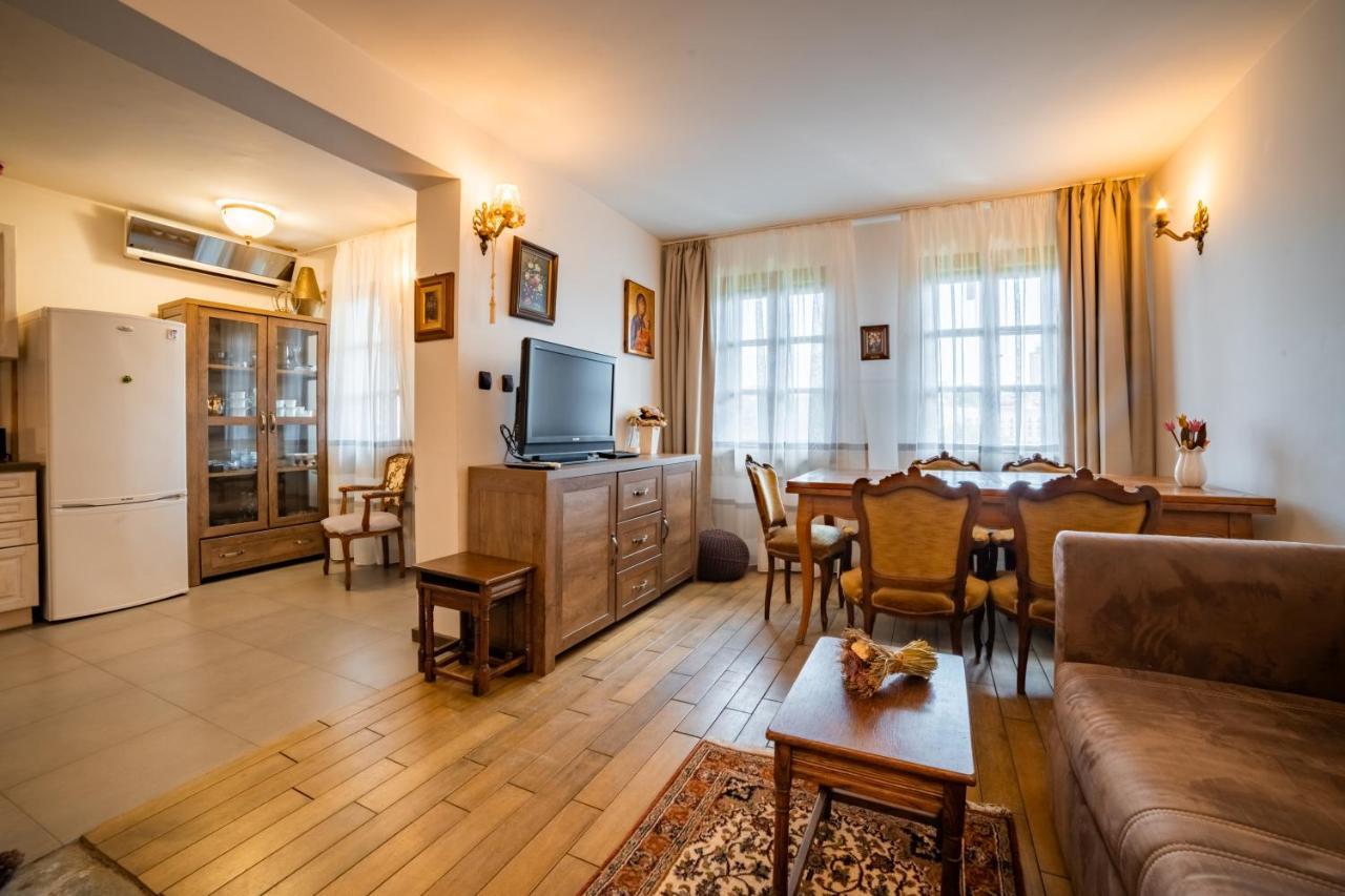 Four Riders Guest House Велико Търново Екстериор снимка