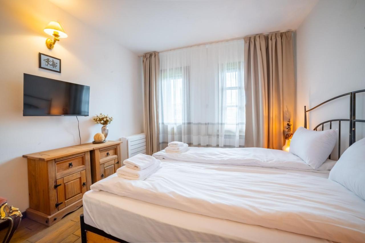 Four Riders Guest House Велико Търново Екстериор снимка