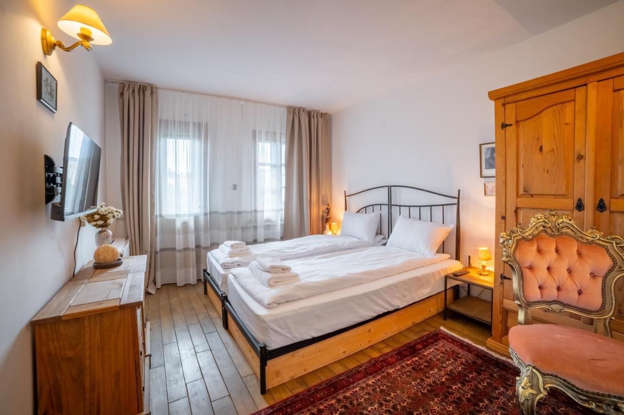 Four Riders Guest House Велико Търново Екстериор снимка