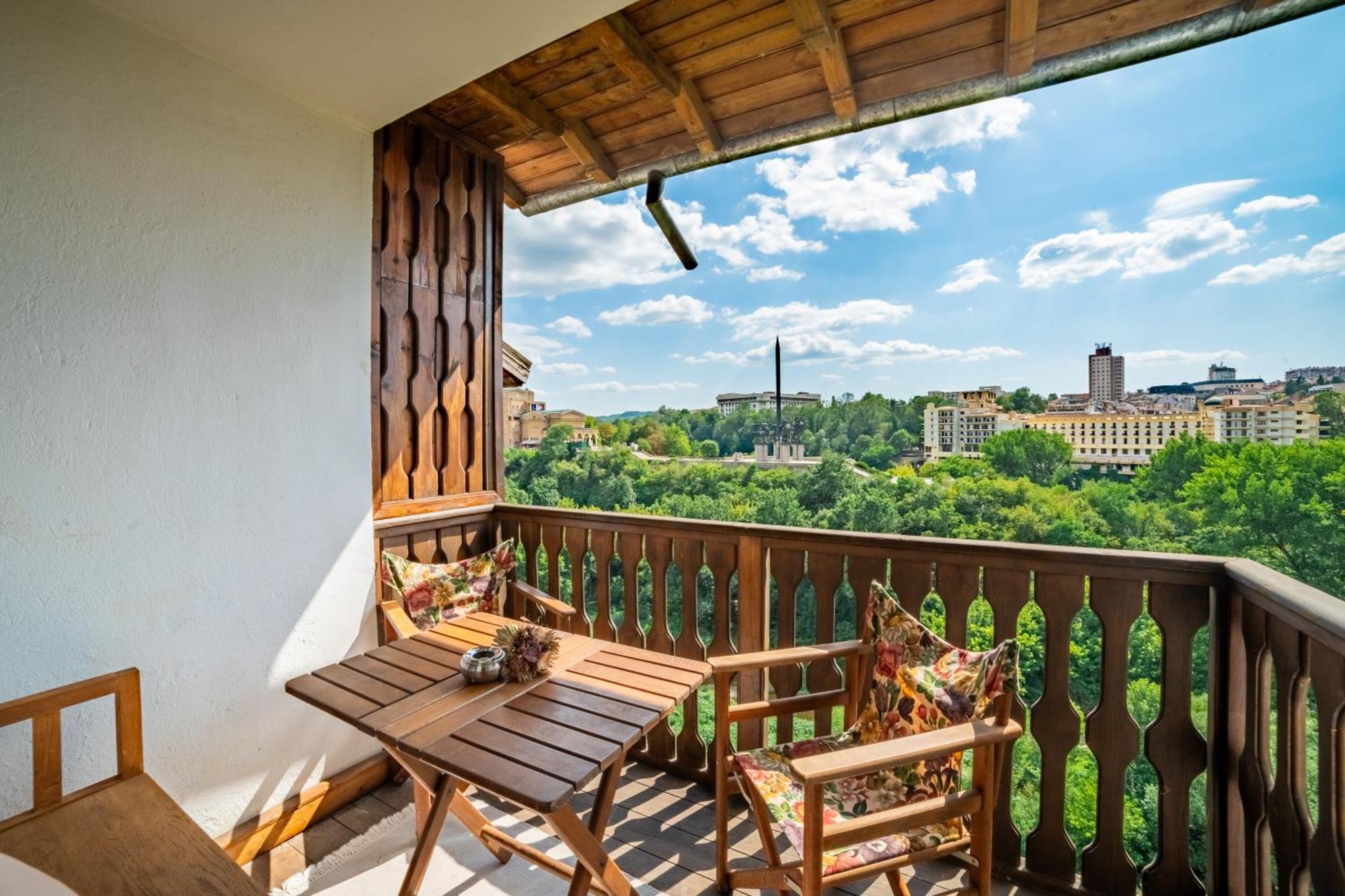 Four Riders Guest House Велико Търново Екстериор снимка